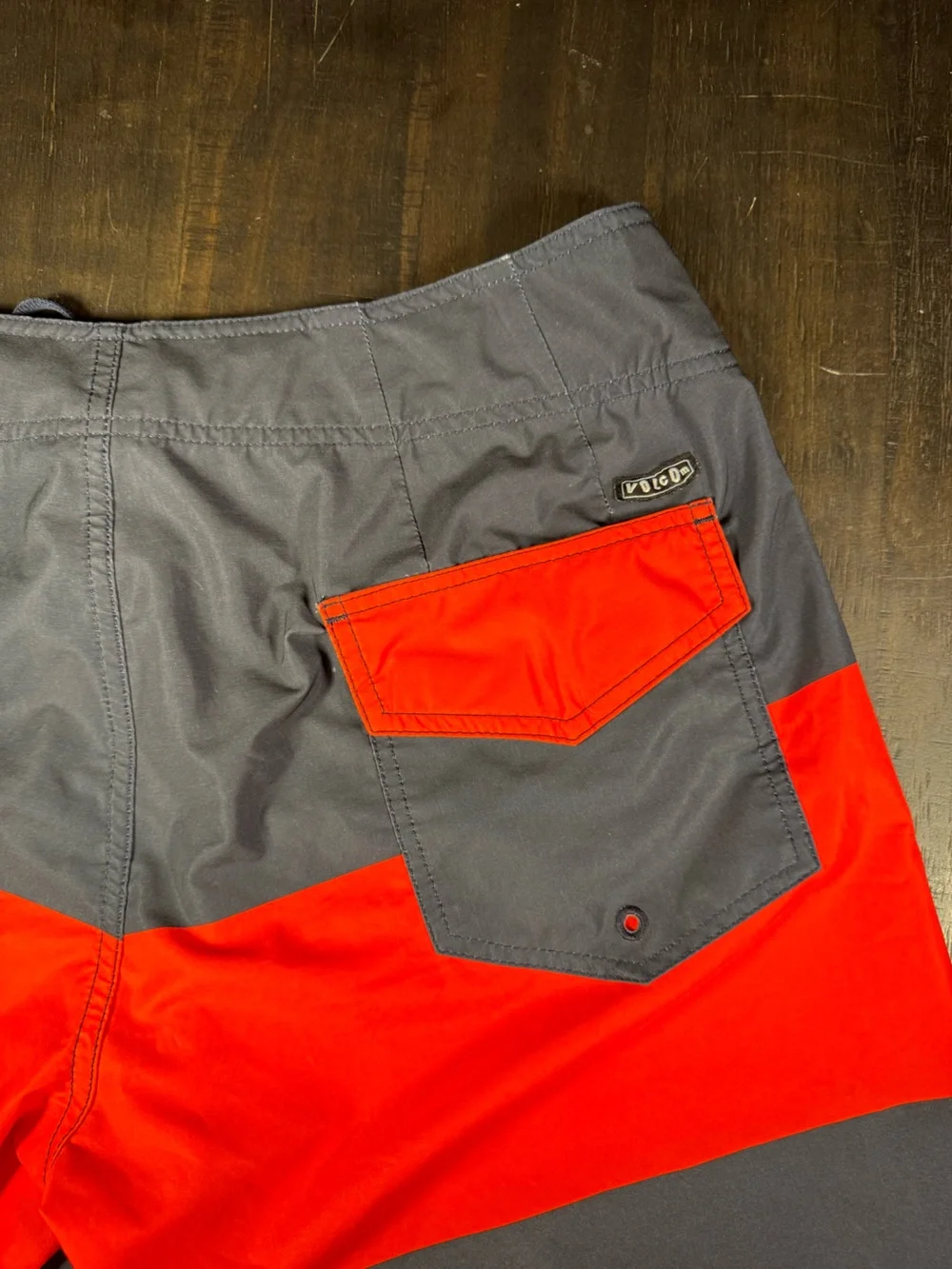 Vintage Volcom Men’s Gray & Red Swim Trunks Size 31
